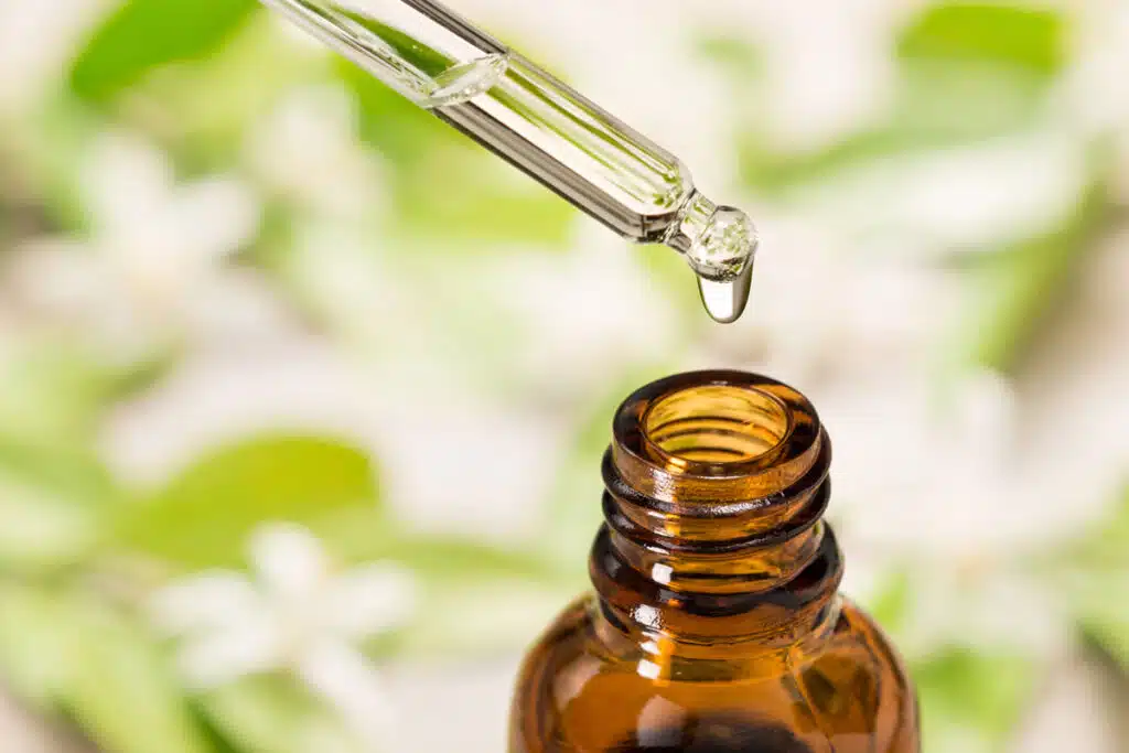 Natural treatment options for keloid scars include herbal remedies, essential oils, and holistic approaches that focus on improving internal health and promoting skin regeneration.